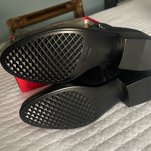 Black leather ankle boot by Aerosoles - Picture 5 of 8